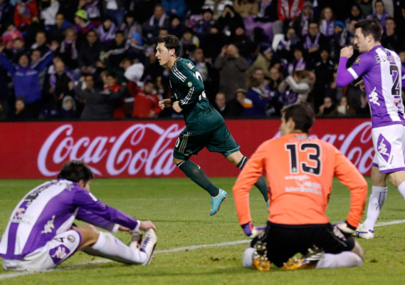 Doblete de Özil y gana el Real Madrid.