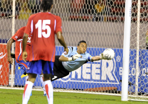 Brasil sufrió para ganarle a Costa Rica.