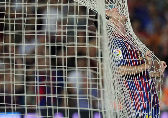 Barça despeja dudas humillando a Osasuna