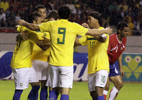 Brasil sufrió para ganarle a Costa Rica.