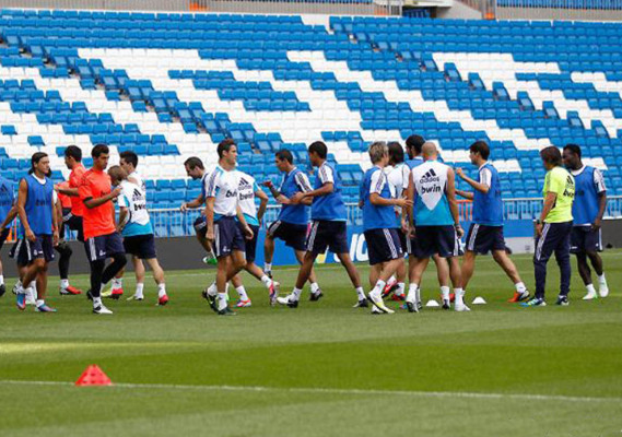 Imágenes del primer entrenamiento de Essien con el Real Madrid.