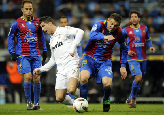 Real Madrid no perdona al Levante y sentencia liga.