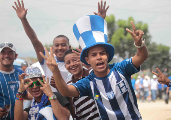 Ambiente Honduras vrs Canadá en el Olímpico