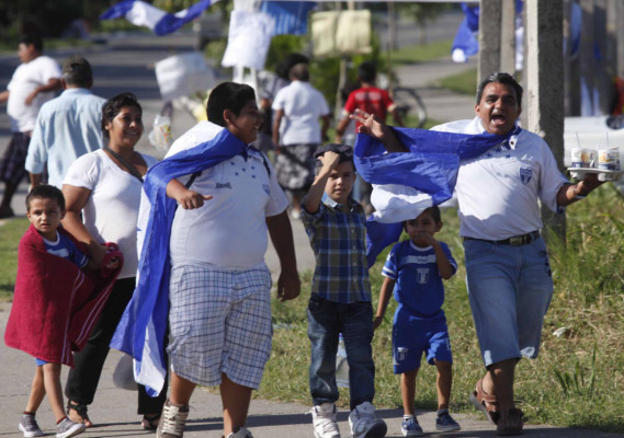 Fiesta catracha en el estadio Olímpico