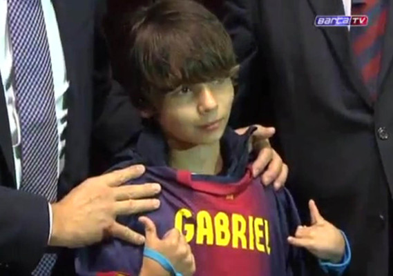 Gabriel Muniz, niño brasileño sin pies, cumple su sueño.