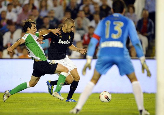 Valencia empata con el Barça y lidera la Liga española