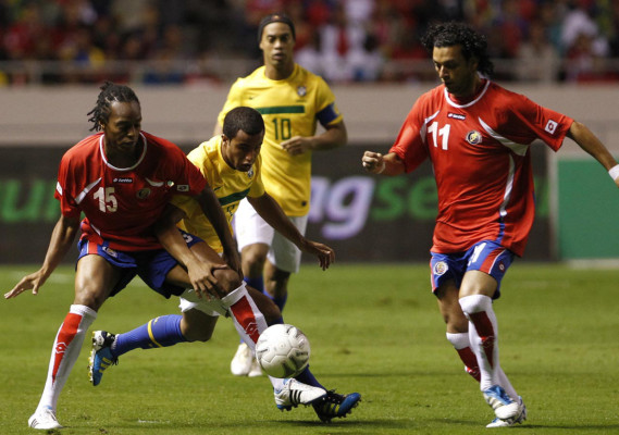 Brasil sufrió para ganarle a Costa Rica.