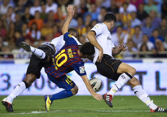 Valencia empata con el Barça y lidera la Liga española