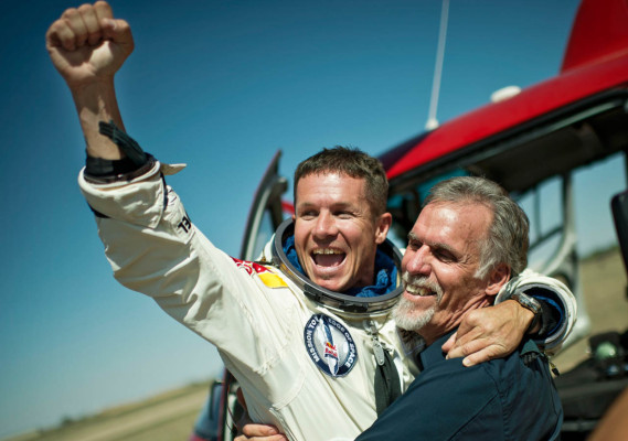 imágenes del histórico salto en caída libre Felix Baumgartner.