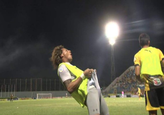 Las fotos más polémicas de los últimos clásicos Real España-Olimpia