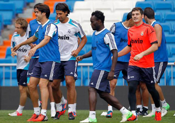 Imágenes del primer entrenamiento de Essien con el Real Madrid.
