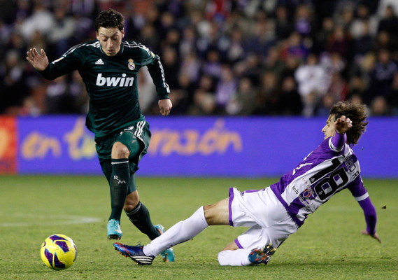 Doblete de Özil y gana el Real Madrid.