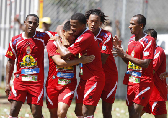 Victoria es súper líder en Honduras tras jornada polémica