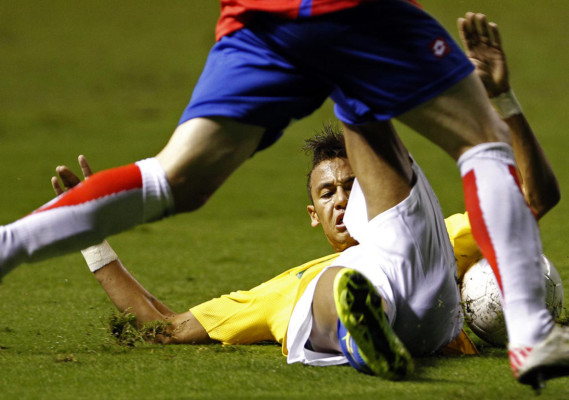Brasil sufrió para ganarle a Costa Rica.