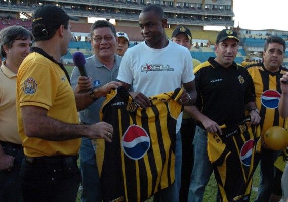 Jugadores que han llegado a Honduras con porte de figuras