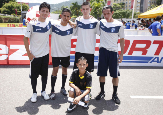 Fotos de fútbol calle organizado por DIEZ.