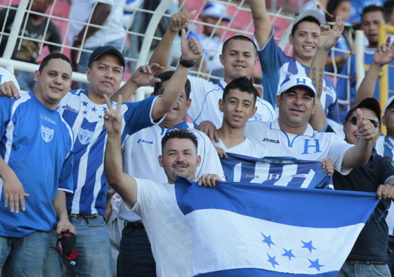 Fiesta catracha en el estadio Olímpico