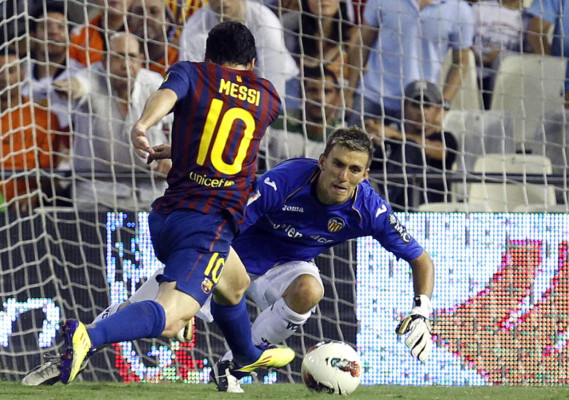 Valencia empata con el Barça y lidera la Liga española