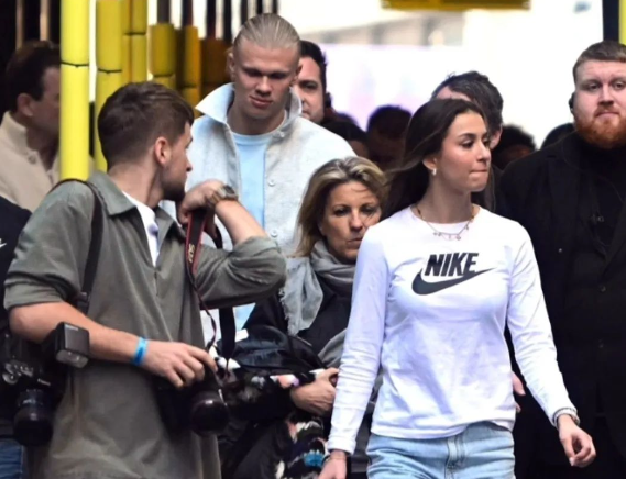 Así es el estilo de vida de la desconocida novia de Erling Haaland: “Está muy enamorado, la conoce desde hace años”