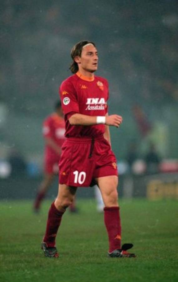 Las 15 inolvidables fotos que marcan la carrera de Francesco Totti