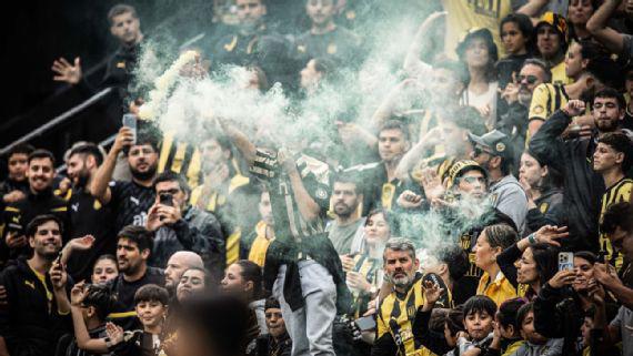 Un infierno: Peñarol se consagró campeón de Uruguay tras vencer a Fénix y así fue la tremenda celebración