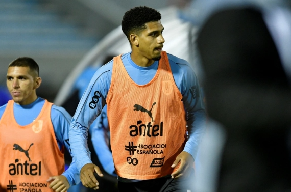 ¿Se pierde el Mundial? Ronald Araujo escucha al Barcelona y será operado tras la lesión que sufrió con Uruguay