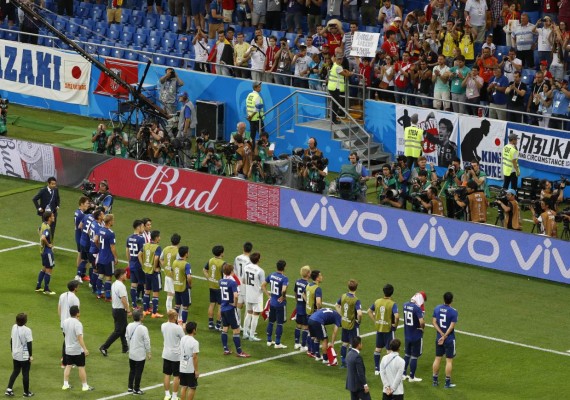 NO SE VIO EN TV: Besote en las gradas y el llanto de Japón tras quedar fuera de Rusia 2018