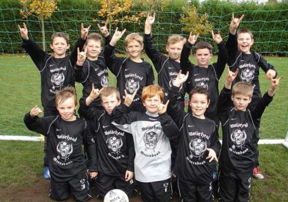 Las bandas musicales de rock que han patrocinado equipos de fútbol