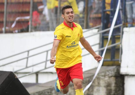 RUMORES Y FICHAJES: ¡Blas Pérez llegaría a Honduras y Costa Rica seguirá exportando!