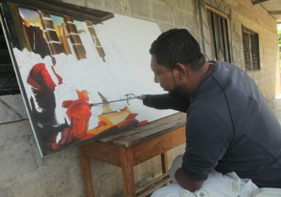 FOTOS: Así es Olvin, el hondureño que juega sin manos