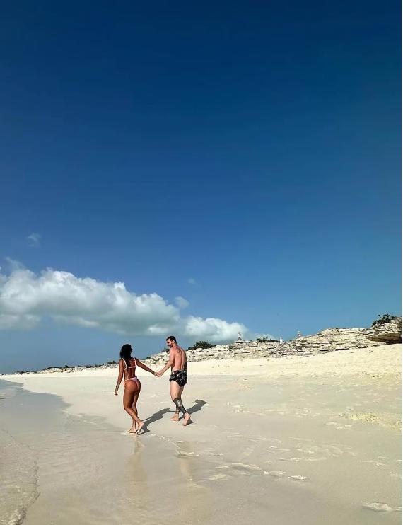 Qué tiene Messi en las rodillas y Antonela deslumbra: Así son las vacaciones de Leo antes de unirse al Inter de Miami