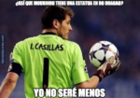 Los memes que dejaron las fallas del Chicharito ante el Barcelona