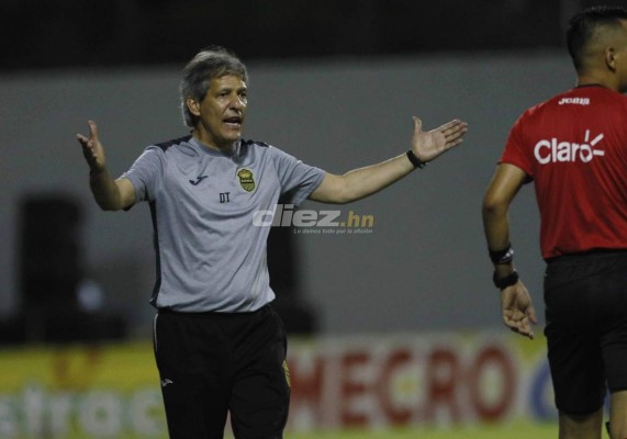 En fotos: La euforia de Wilmer Cruz y la barra del Real España estalla de furia