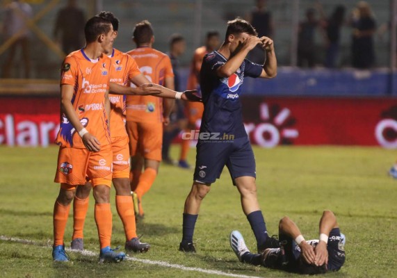 Afición reprende a Marathón; el irrespeto a Carlos Tábora y el descontrol de Obed Enamorado