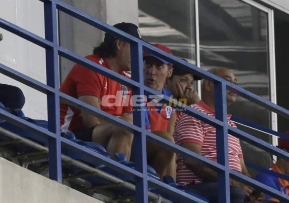 El camuflaje de Diego, el 'nuevo' DT de Olimpia y la euforia de Araújo