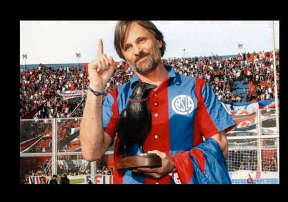 Los famosos amantes al fútbol y sus equipos preferidos