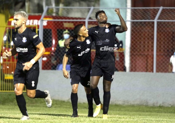 Desgarradoras imágenes de los futbolistas del Real de Minas luego del descenso en El Progreso