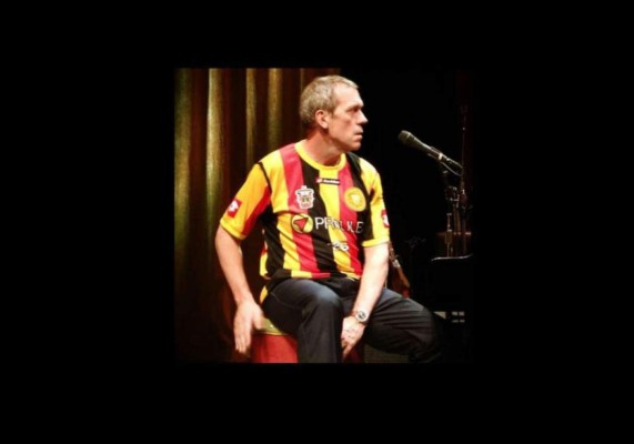 Los famosos amantes al fútbol y sus equipos preferidos