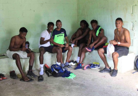 ¡Qué curioso! Venta de boletos, gradas de madera, camerinos de cemento... así es el ascenso en Honduras