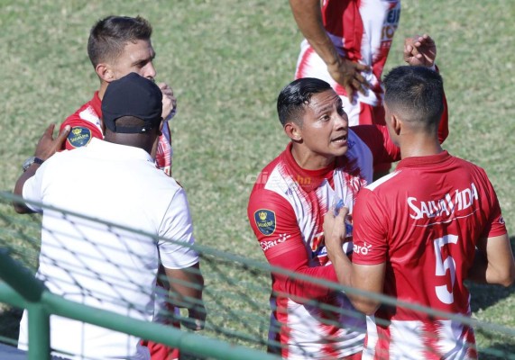 La frustración de Emilio Izaguirre en el Yankel y la euforia de Alexander Aguilar y 'Mango' Sánchez