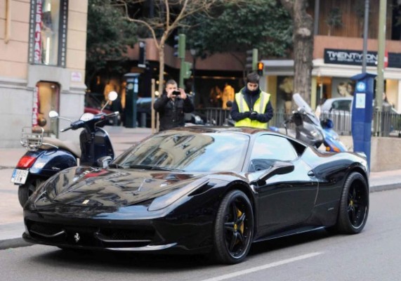 Los millonarios lujos que se da Mesut Özil en Inglaterra: Colección de autos y sala de juegos&nbsp;&nbsp;