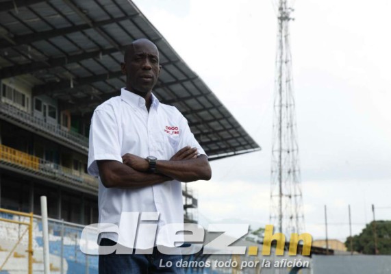 Risas, bromas y pláticas individuales de Pinto en el último entreno de Honduras