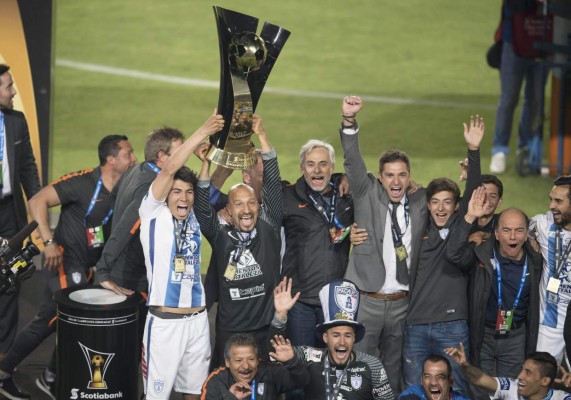 ¡Chivas iguala al Olimpia! Los equipos que han levantado el deseado torneo de la Concacaf