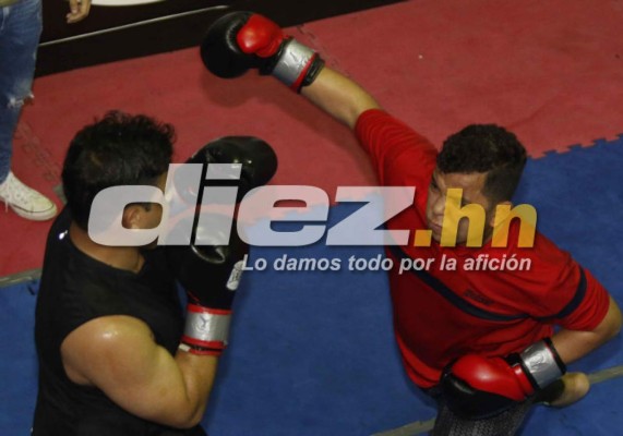 Ambientazo: Estas son las mejores imagenes del Xfit Fight Night 10