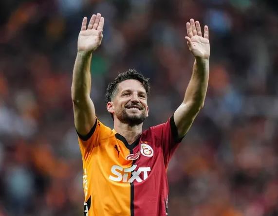 Ganó el Mundial y se retiró con 31 años: las figuras que se despidieron del fútbol en 2025