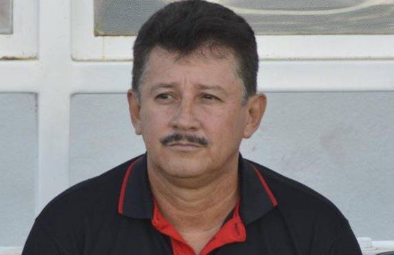 Mauro Reyes sigue firme en su cargo, aduce el directivo.