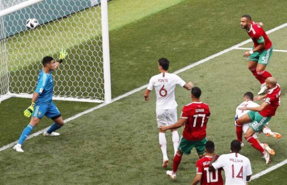 Su cuarto gol ante la selección de Marruegos de cabeza.