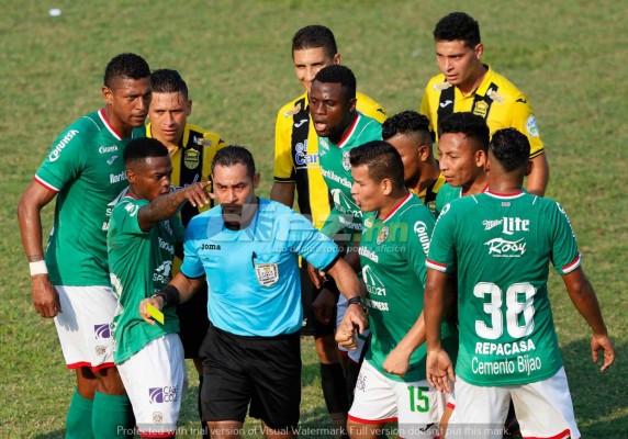 FOTOS: ¡Patadas, empujones, codazos y peleas que dejó el clásico sampedrano!
