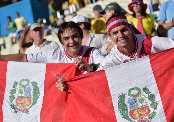 El color de aficionados de Costa Rica y Uruguay