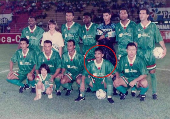 Los jugadores de campo que se vieron obligados a hacerla de portero